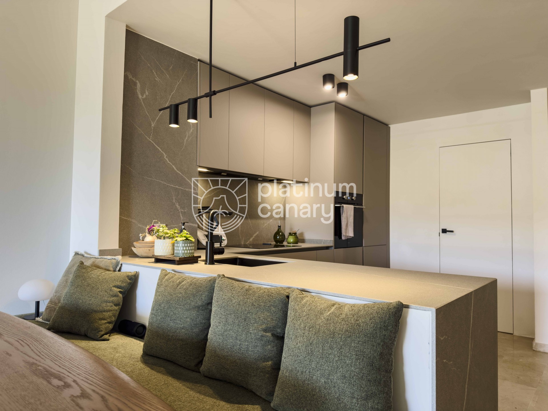 9881fdad-8731-4b50-86ee-7d85299fd200