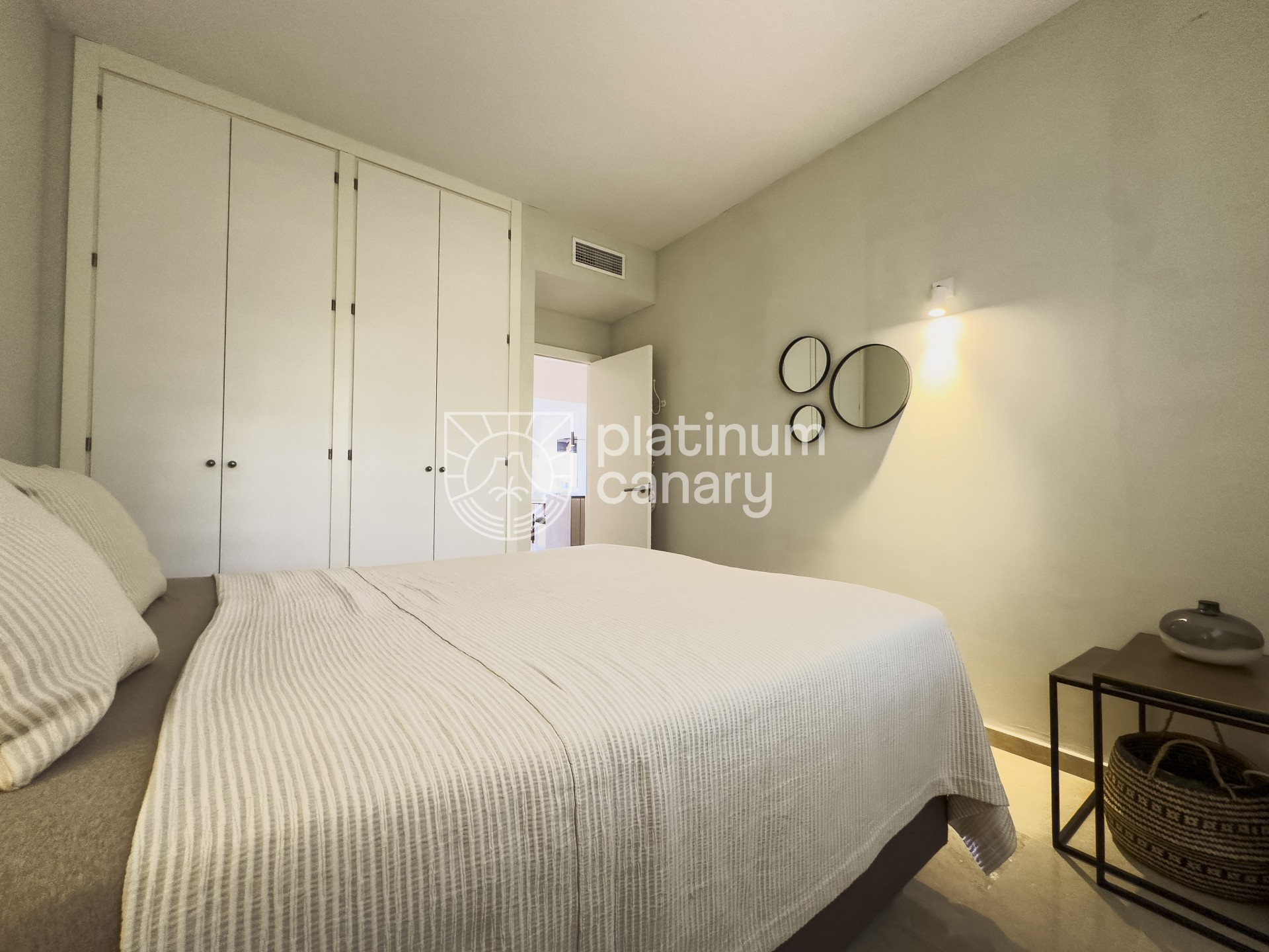 ca704fea-9364-43a6-a05b-0de49f6d402f