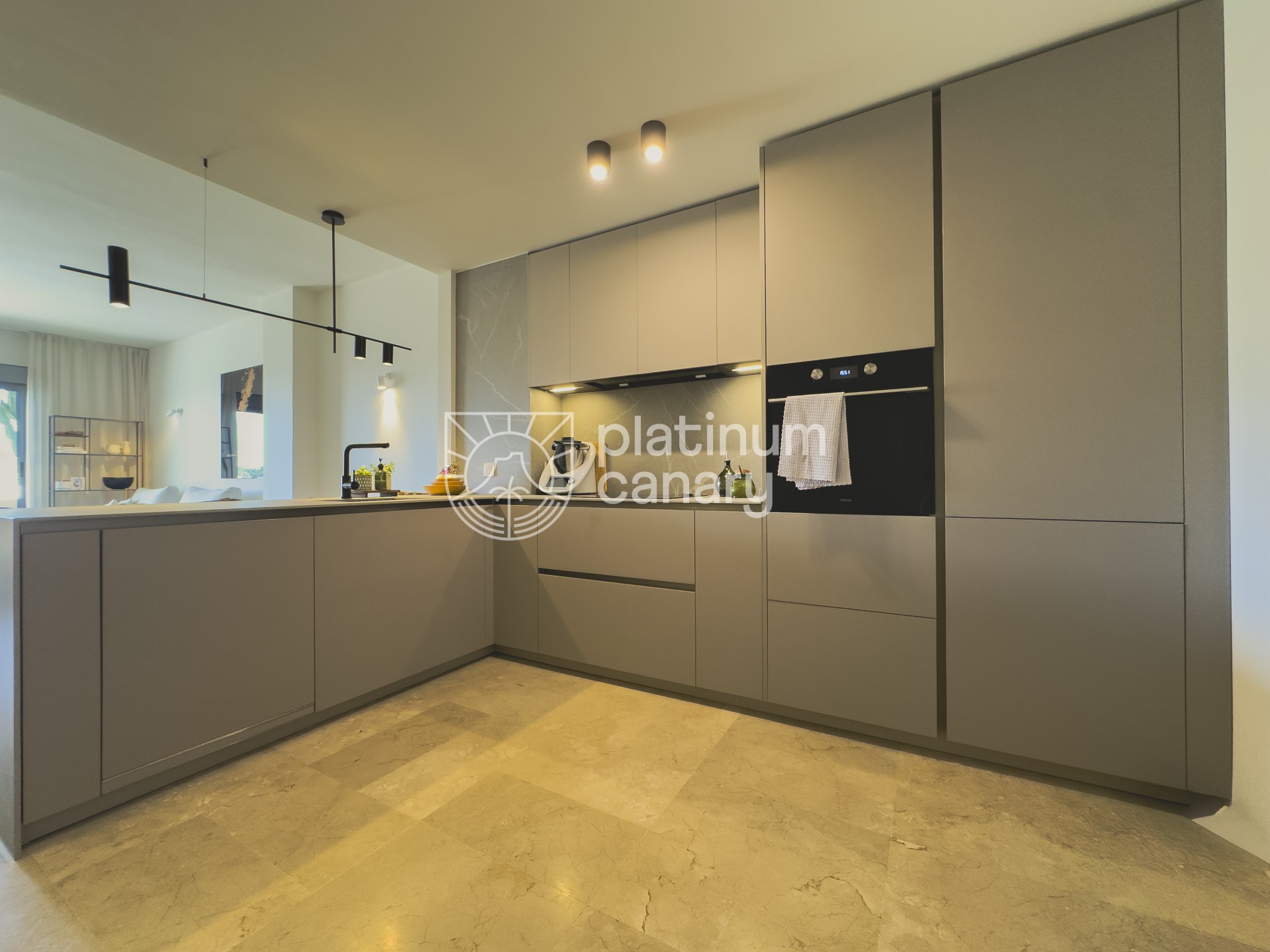 e52a56e8-5520-43fb-a86b-6eccd8e29005